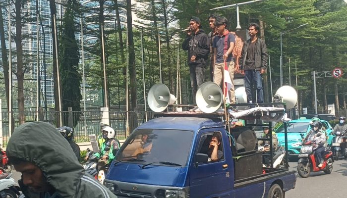 Ratusan Masa Turun ke Jalan Tolak Hasil Pemilihan Rektor Unmul